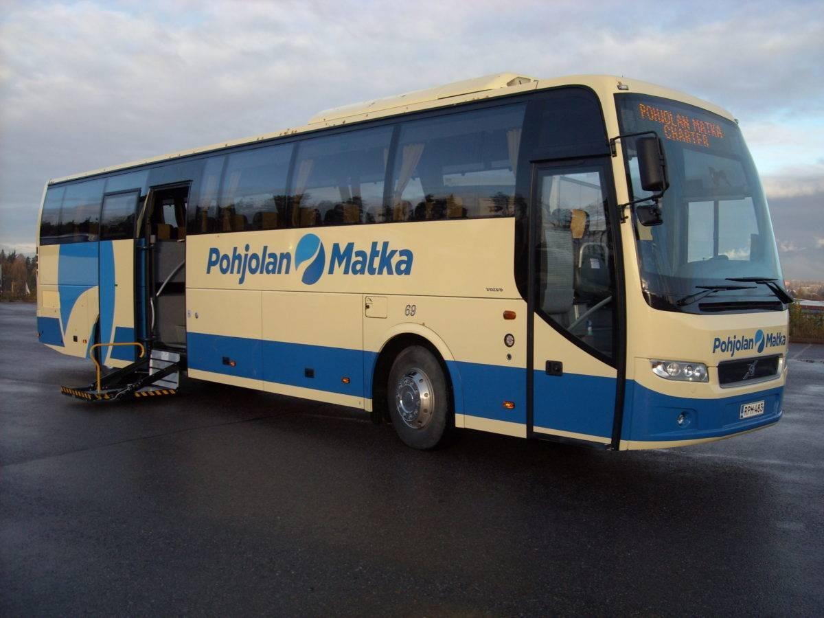 Erikoisvarusteltu Pohjolan Matkojen bussi
