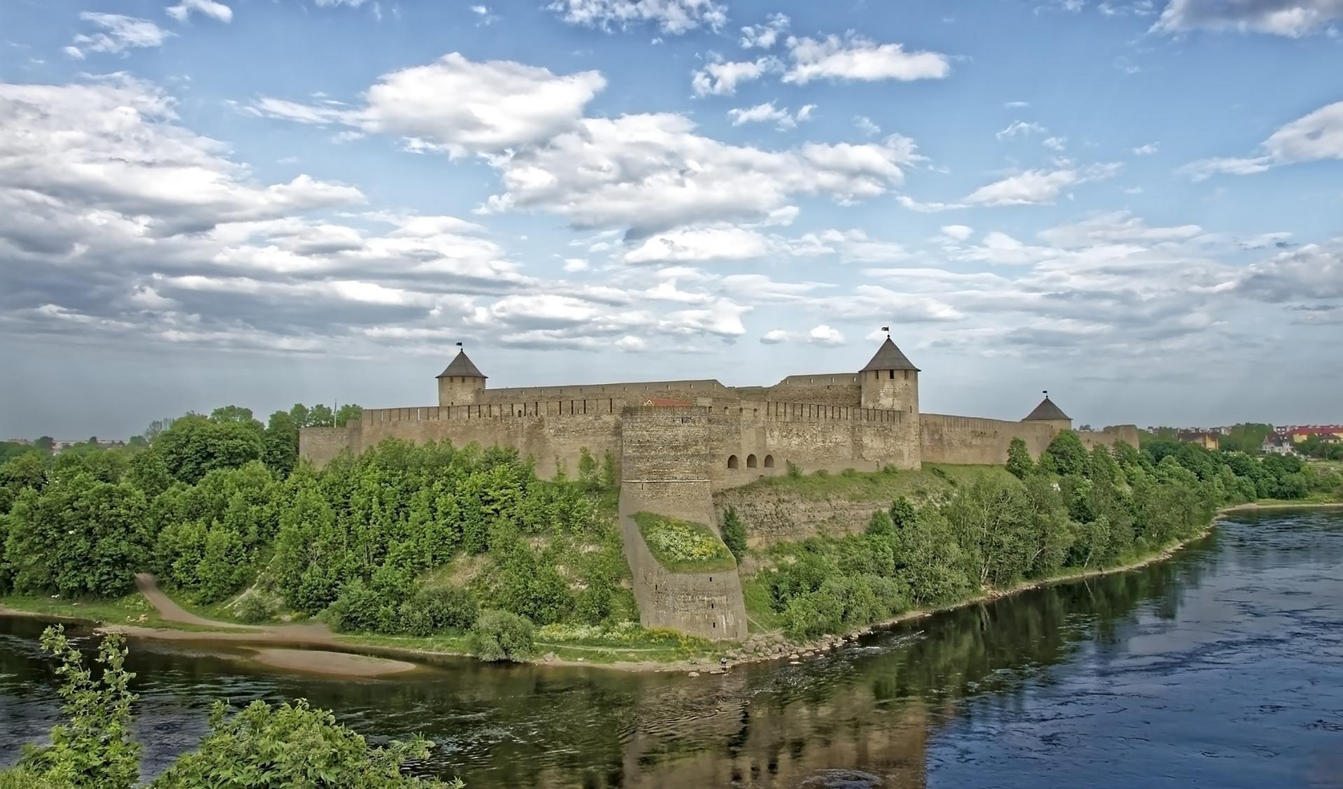 Pohjois-Viron kartanot ja itärajaa vartioiva Narva - Pohjolan Matka